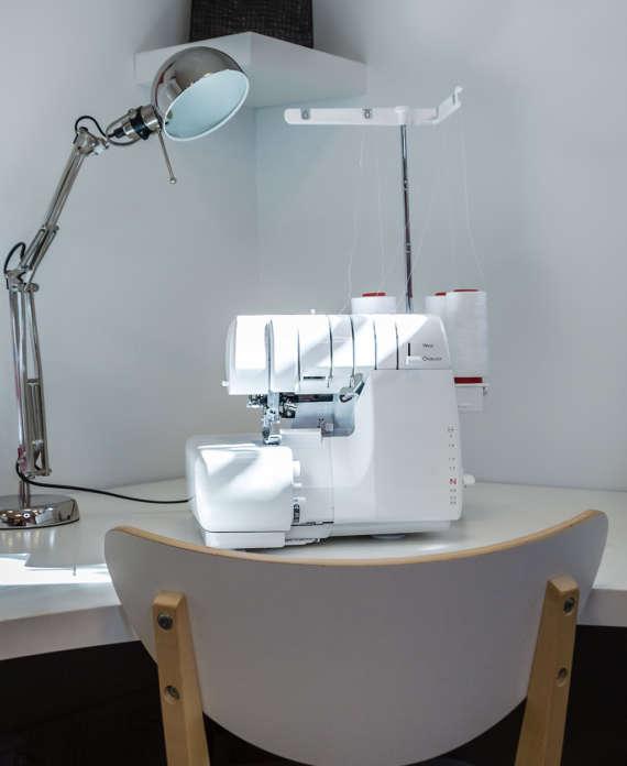 L'Esprit de l'Atelier - Surjeteuse à l'atelier